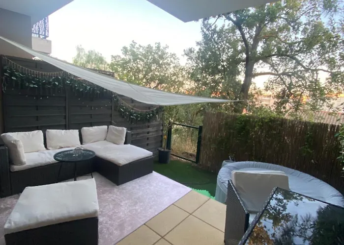 Avec Jacuzzi Apartament *