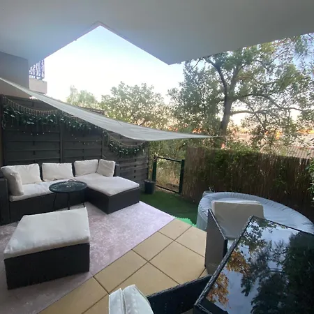 Avec Jacuzzi Apartman *