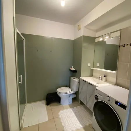 Avec Jacuzzi Apartman